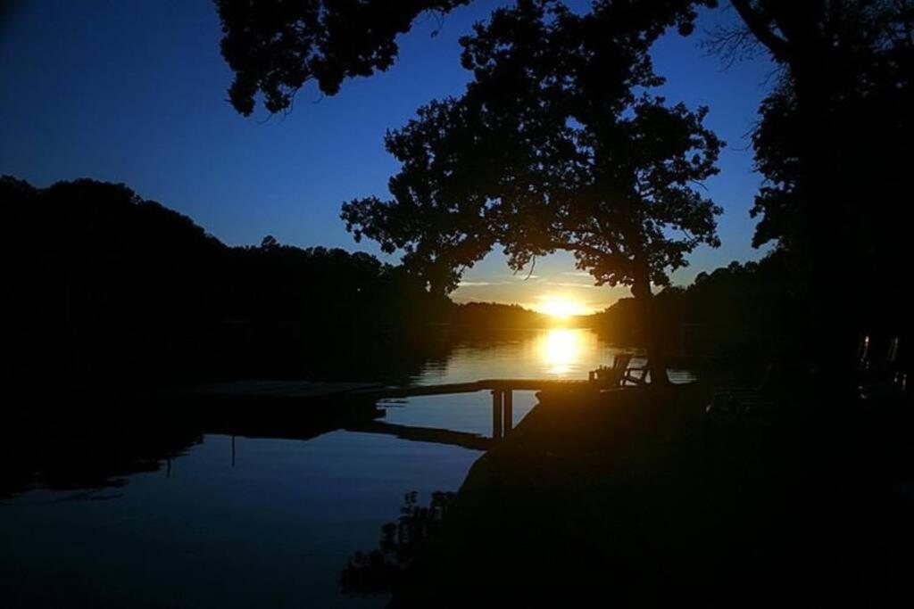 #05 - Lakefront Two Bedroom Cottage- Pet Friendly Hot Springs Luaran gambar